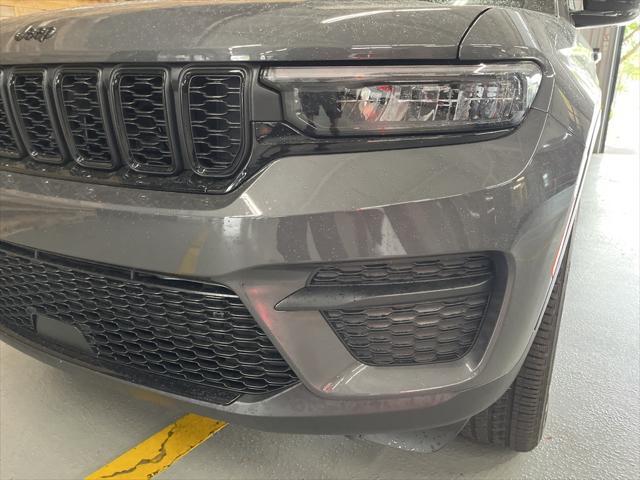 new 2025 Jeep Grand Cherokee car, priced at $40,970