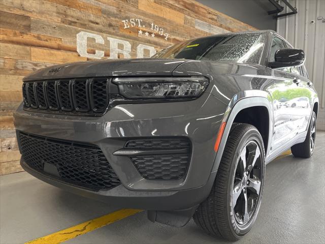 new 2025 Jeep Grand Cherokee car, priced at $40,970