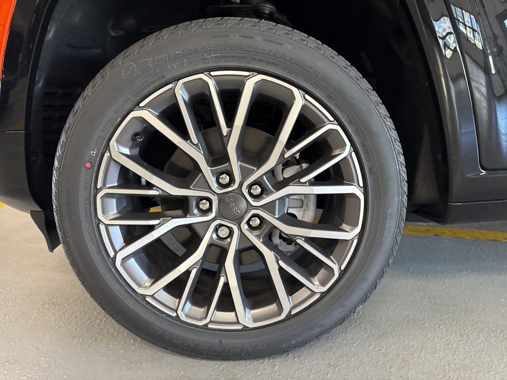 new 2025 Jeep Grand Cherokee L car, priced at $61,041