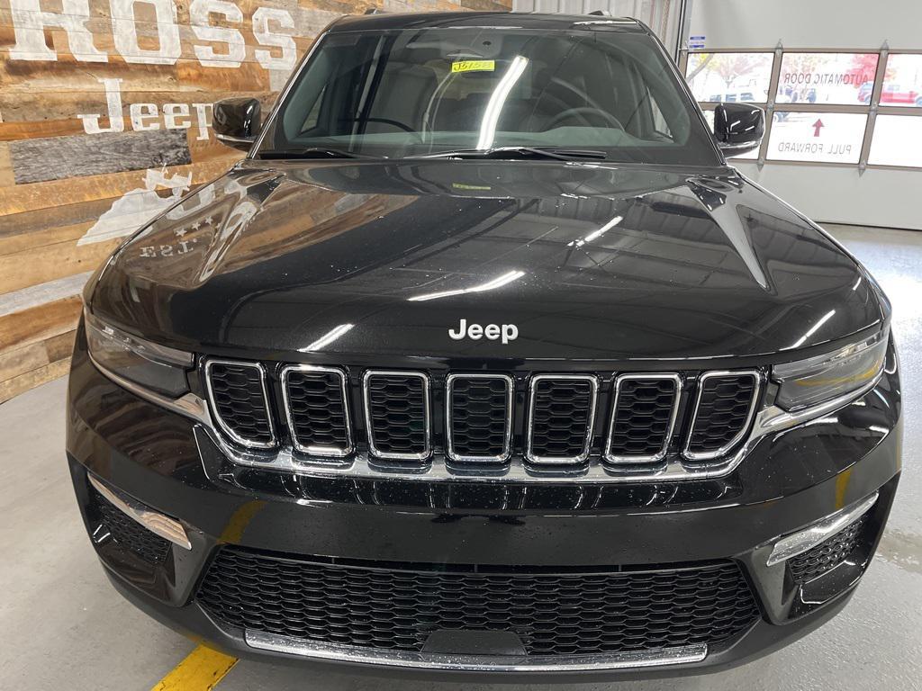 new 2025 Jeep Grand Cherokee car, priced at $45,021