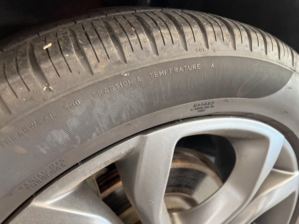 used 2024 Chrysler Pacifica car, priced at $36,500