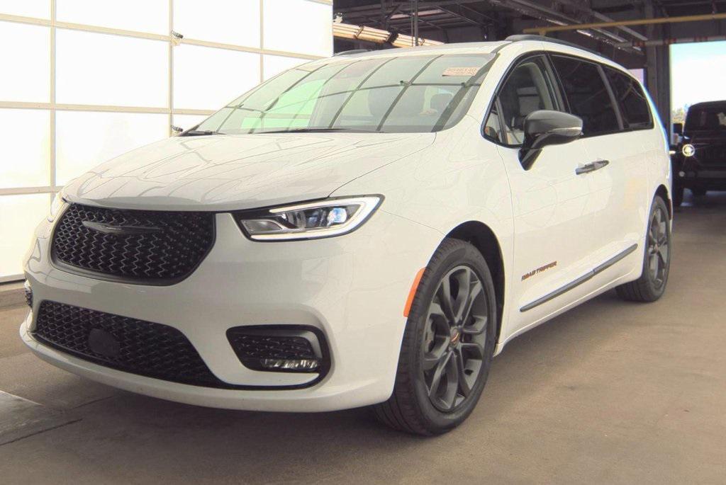 used 2024 Chrysler Pacifica car, priced at $36,500