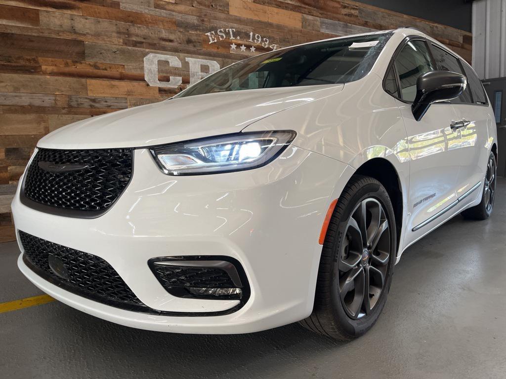 used 2024 Chrysler Pacifica car, priced at $36,500
