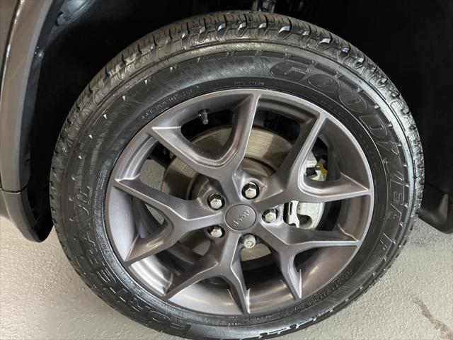 used 2021 Jeep Grand Cherokee car, priced at $32,000