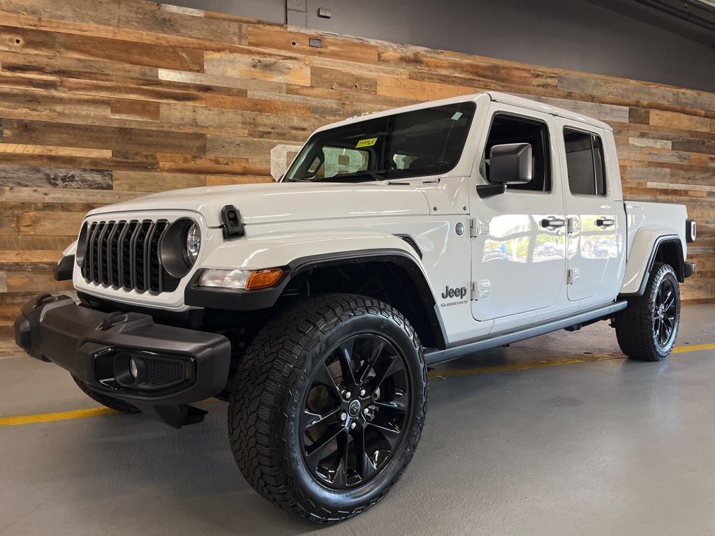 used 2025 Jeep Gladiator car, priced at $35,000