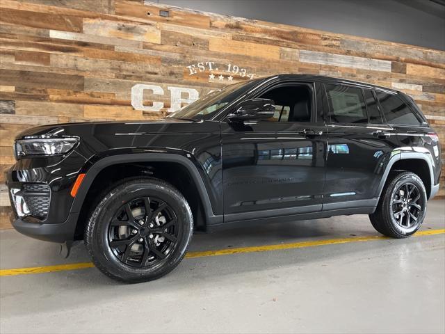 new 2025 Jeep Grand Cherokee car, priced at $39,535
