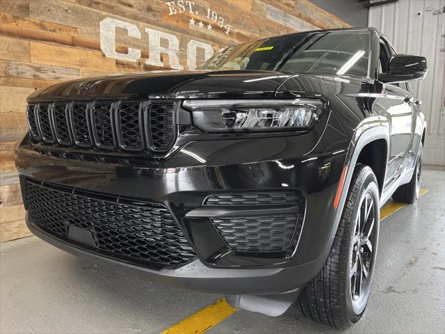 new 2025 Jeep Grand Cherokee car, priced at $39,535