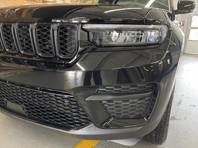 new 2025 Jeep Grand Cherokee car, priced at $39,535