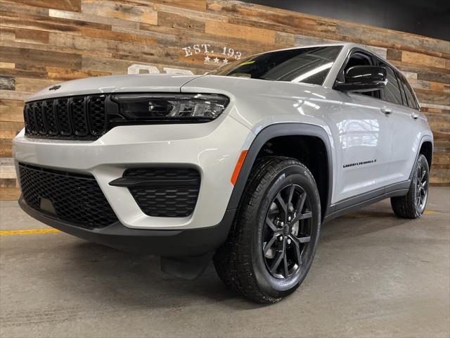 new 2025 Jeep Grand Cherokee car, priced at $41,609