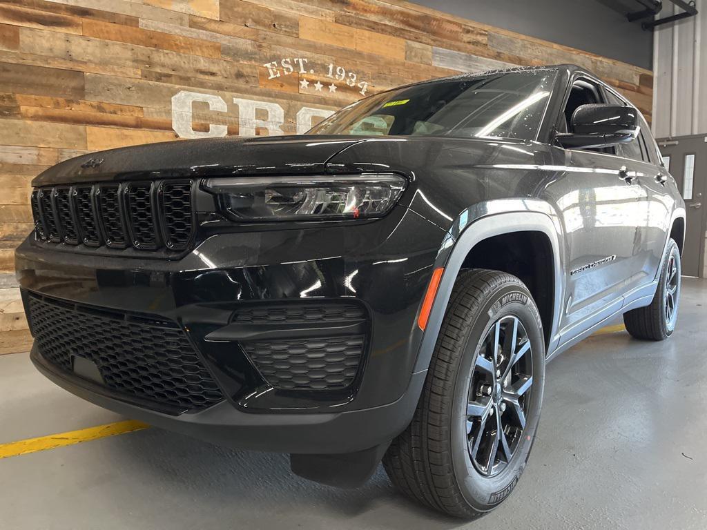 new 2025 Jeep Grand Cherokee car, priced at $40,641