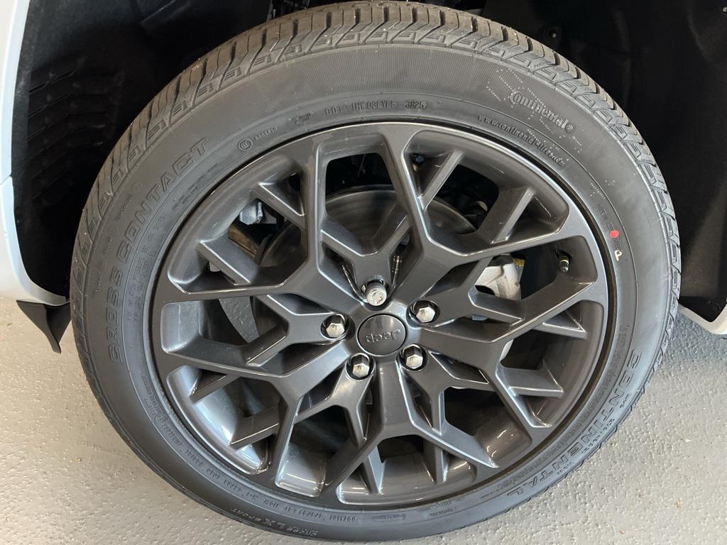 new 2025 Jeep Grand Cherokee L car, priced at $62,000