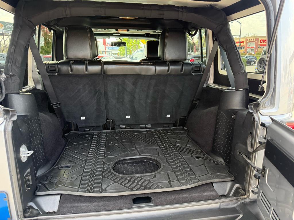 used 2015 Jeep Wrangler Unlimited car, priced at $22,900