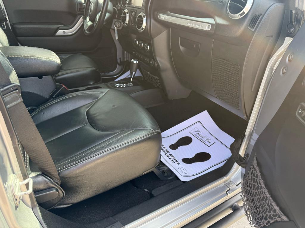 used 2015 Jeep Wrangler Unlimited car, priced at $22,900