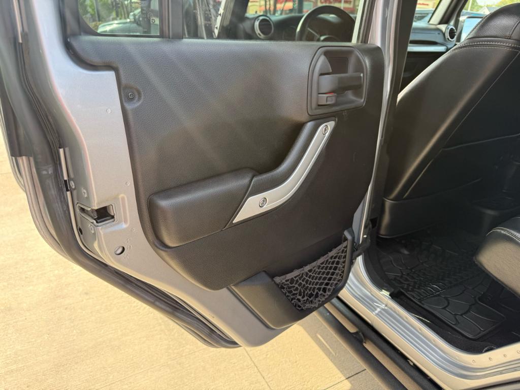 used 2015 Jeep Wrangler Unlimited car, priced at $22,900