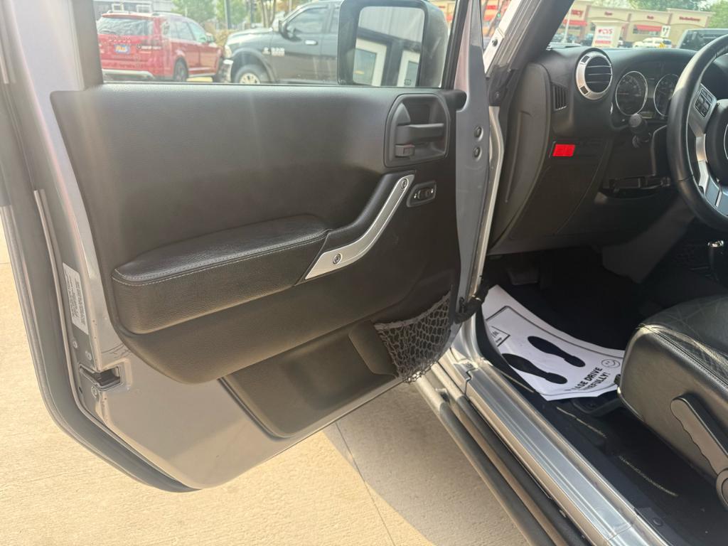 used 2015 Jeep Wrangler Unlimited car, priced at $22,900