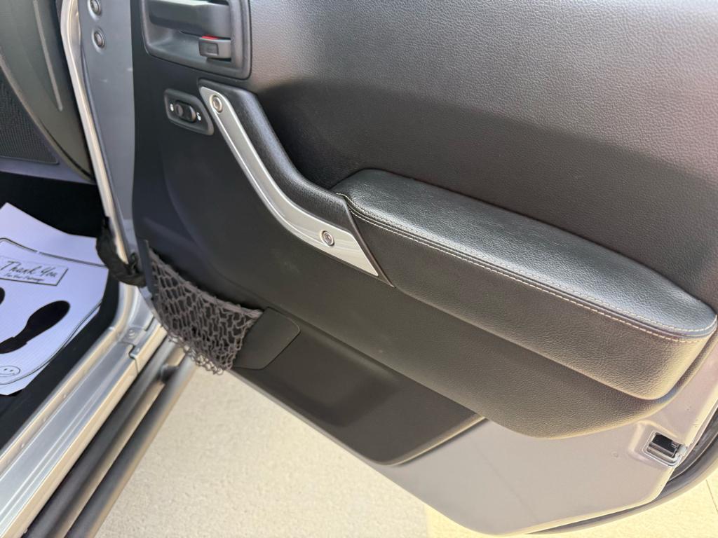 used 2015 Jeep Wrangler Unlimited car, priced at $22,900