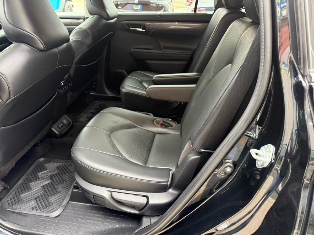 used 2021 Toyota Highlander car, priced at $32,900