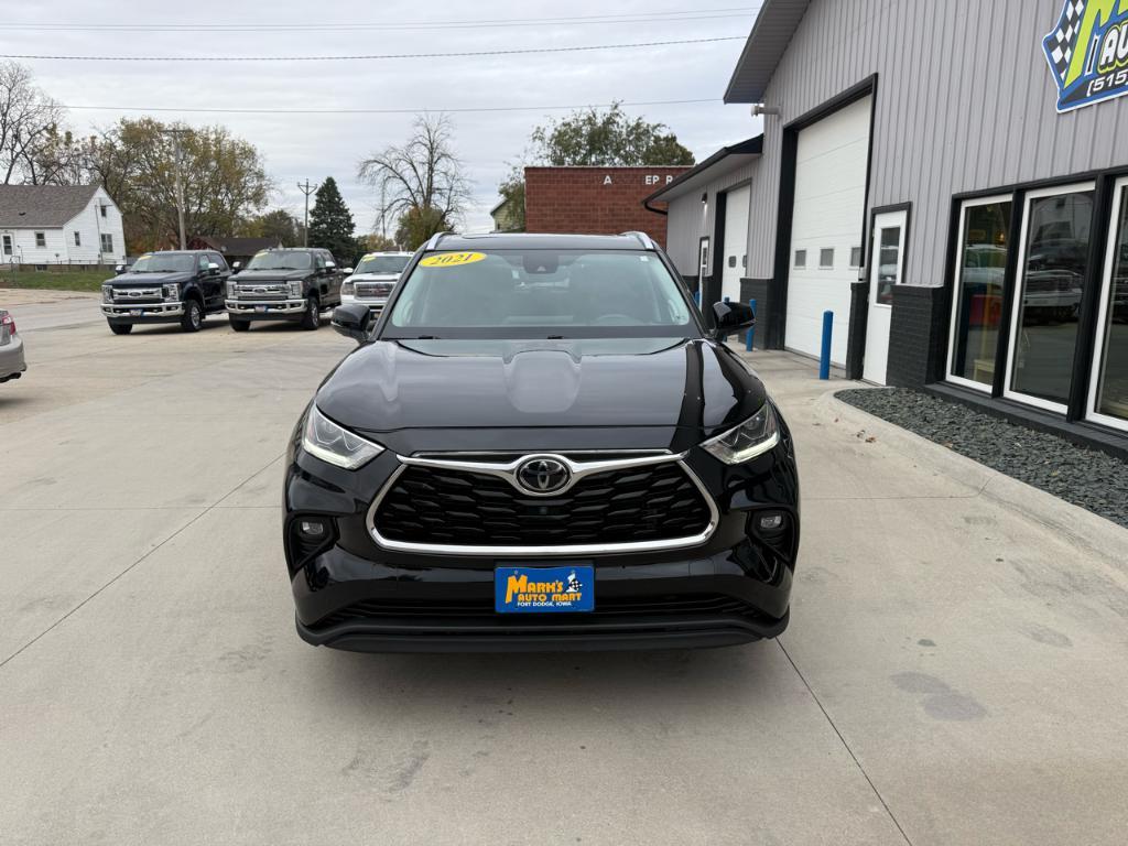 used 2021 Toyota Highlander car, priced at $32,900
