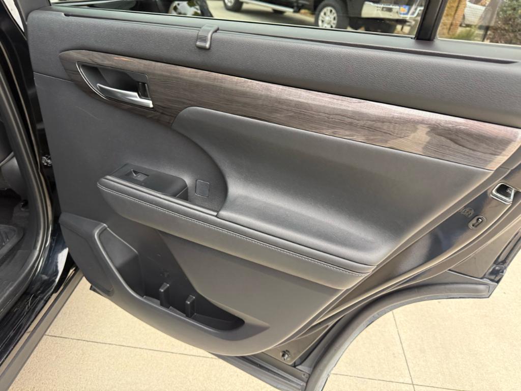 used 2021 Toyota Highlander car, priced at $32,900