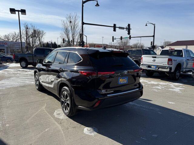 used 2020 Toyota Highlander car, priced at $29,900