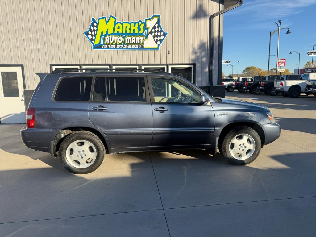 used 2005 Toyota Highlander car, priced at $6,900