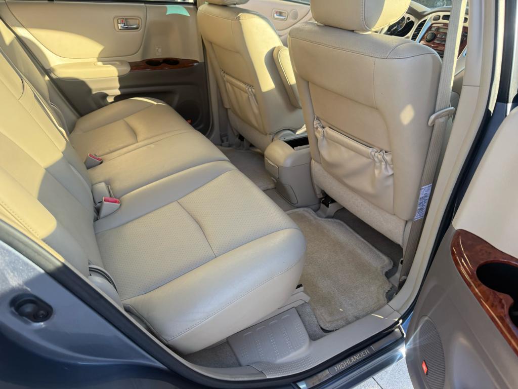 used 2005 Toyota Highlander car, priced at $6,900