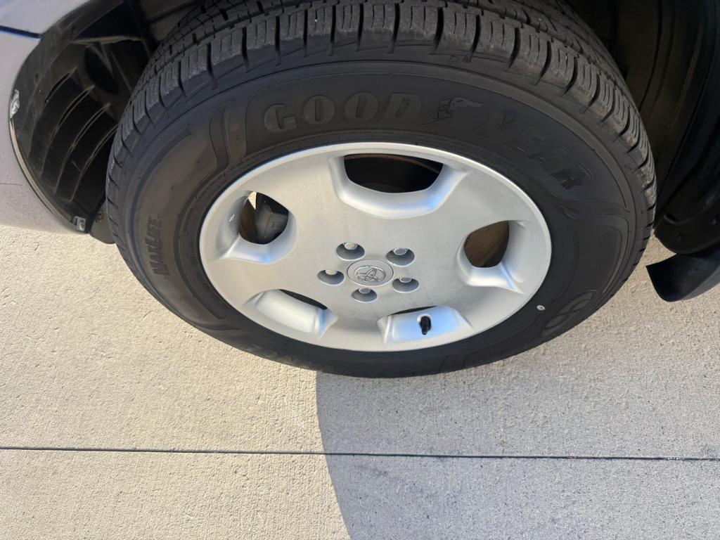 used 2005 Toyota Highlander car, priced at $6,900