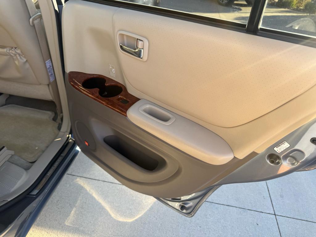 used 2005 Toyota Highlander car, priced at $6,900