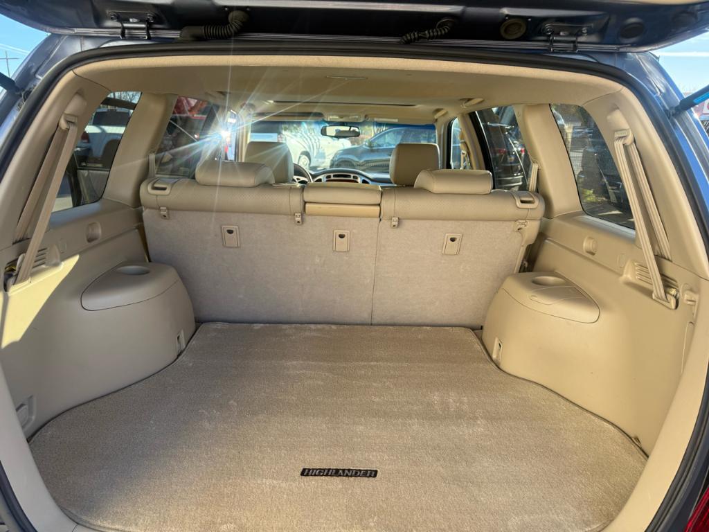 used 2005 Toyota Highlander car, priced at $6,900