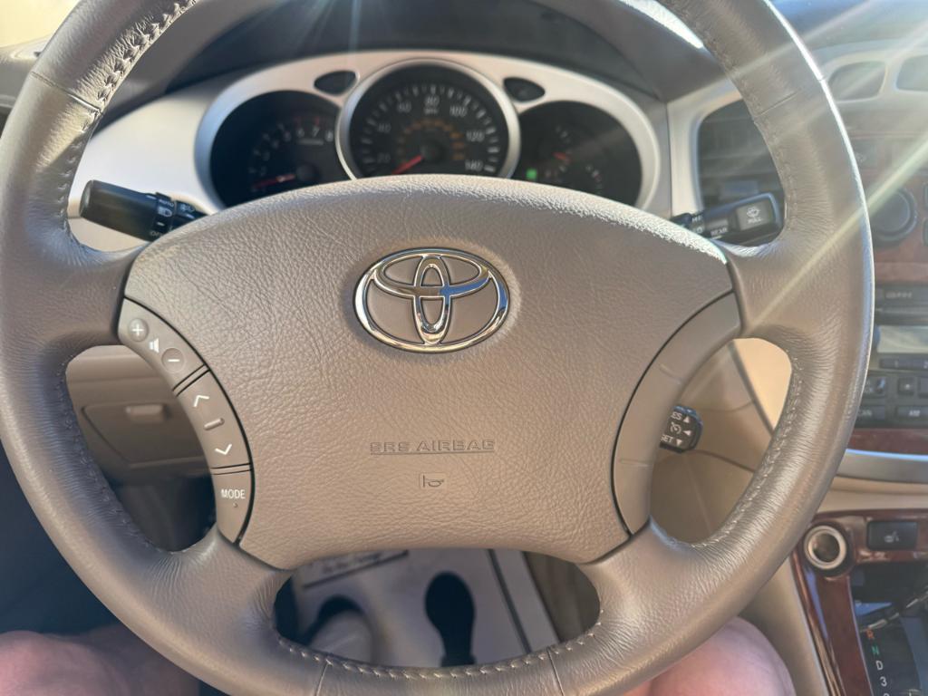 used 2005 Toyota Highlander car, priced at $6,900