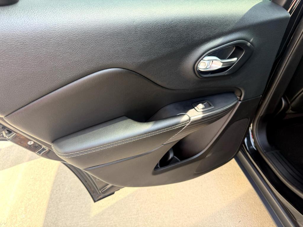 used 2015 Jeep Cherokee car, priced at $13,900