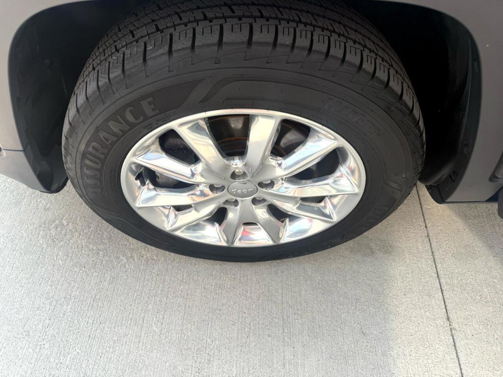 used 2015 Jeep Cherokee car, priced at $13,900