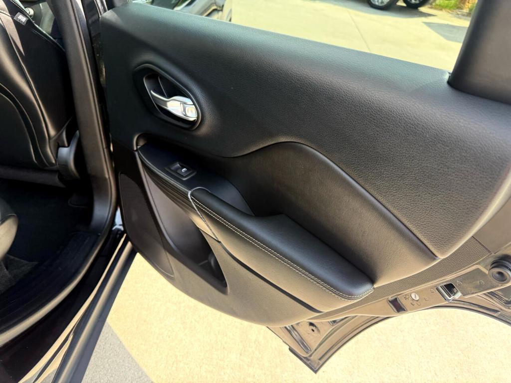 used 2015 Jeep Cherokee car, priced at $13,900