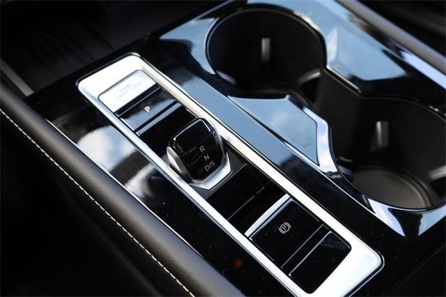 new 2026 Volkswagen Atlas car, priced at $46,076