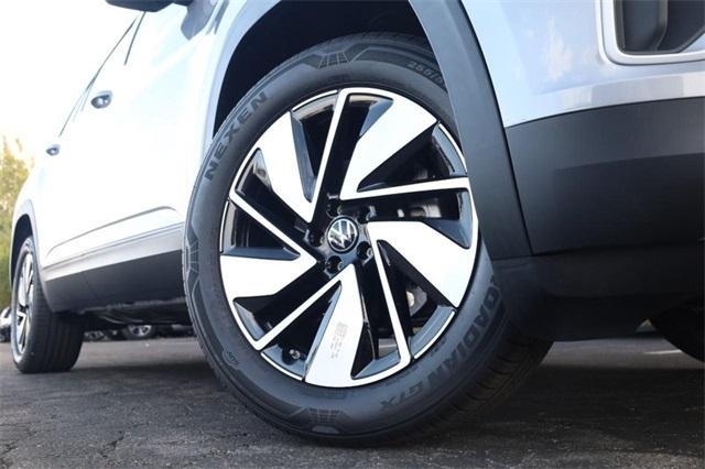 new 2026 Volkswagen Atlas car, priced at $46,076