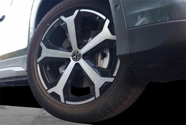 new 2025 Volkswagen Tiguan car, priced at $35,494