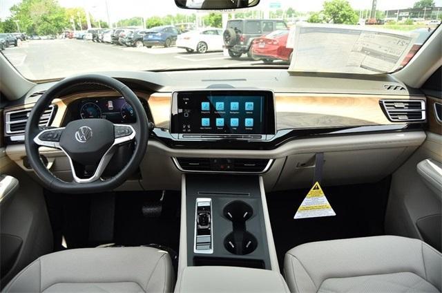 new 2025 Volkswagen Atlas car, priced at $40,006