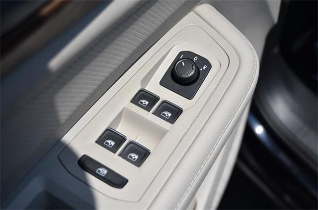 new 2025 Volkswagen Atlas car, priced at $40,006
