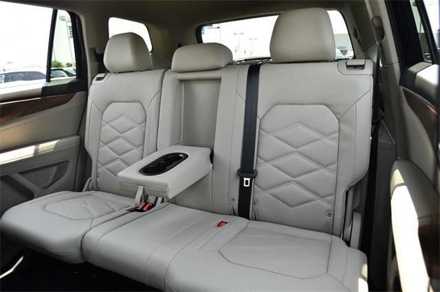 new 2025 Volkswagen Atlas car, priced at $40,006