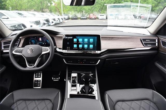 new 2025 Volkswagen Atlas car, priced at $52,348