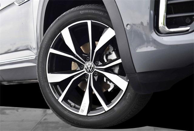 new 2025 Volkswagen Atlas car, priced at $52,348