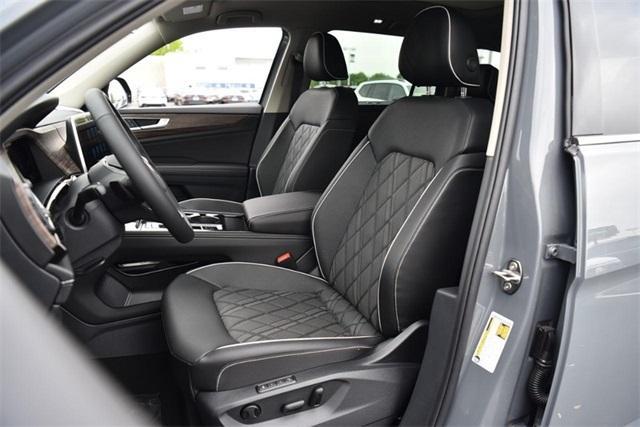 new 2025 Volkswagen Atlas car, priced at $52,348