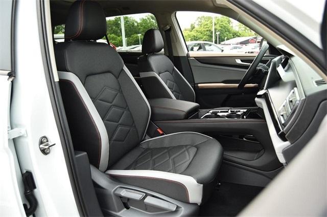 new 2025 Volkswagen Atlas car, priced at $47,396