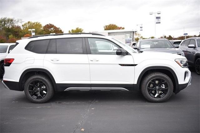 new 2025 Volkswagen Atlas car, priced at $46,002