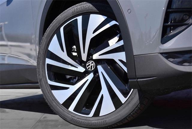 new 2025 Volkswagen ID.4 car, priced at $52,937