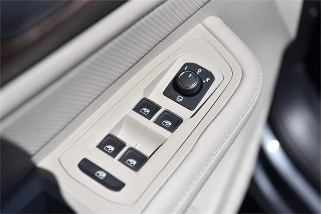 new 2025 Volkswagen Atlas car, priced at $52,132