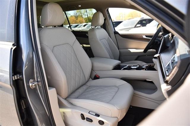 new 2025 Volkswagen Atlas car, priced at $52,132
