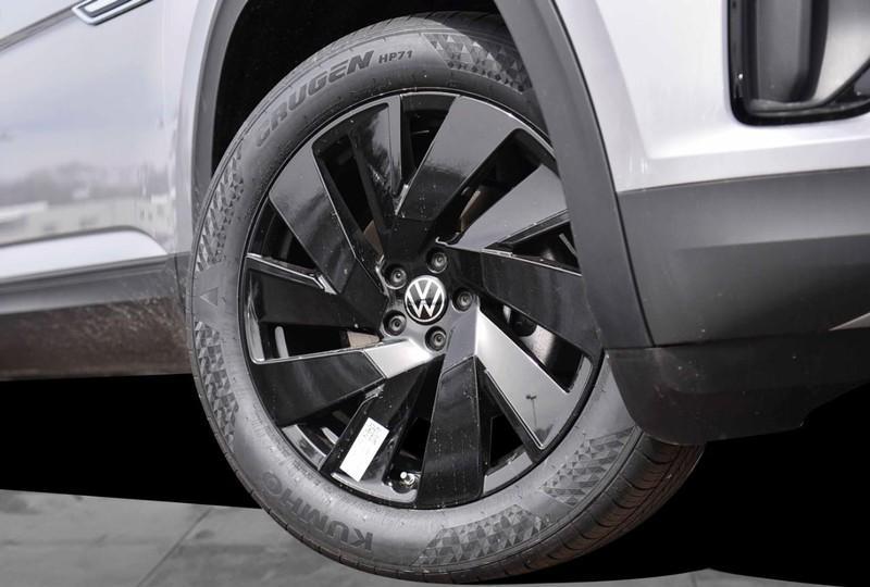 new 2025 Volkswagen Atlas Cross Sport car, priced at $43,603