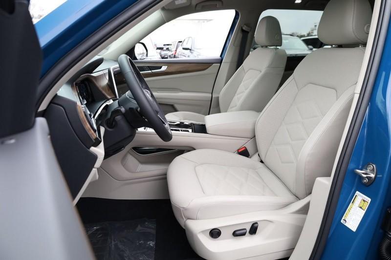 new 2025 Volkswagen Atlas car, priced at $41,729