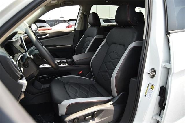 new 2025 Volkswagen Atlas car, priced at $46,577